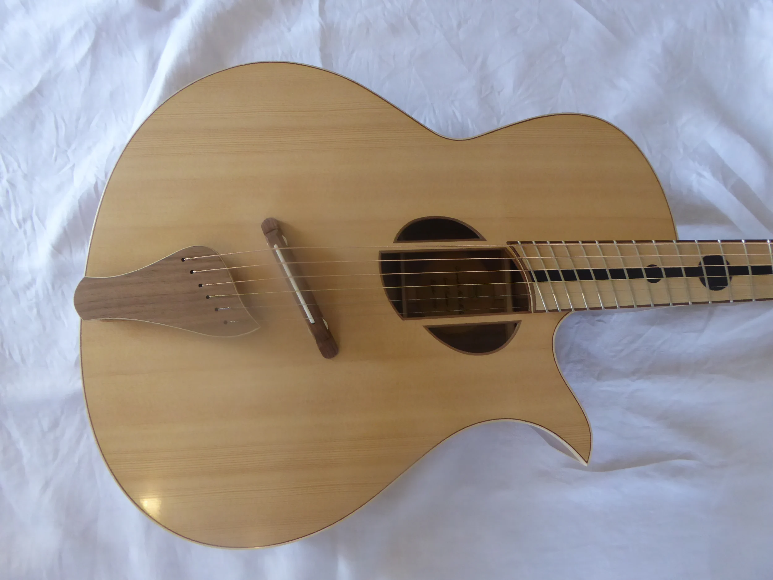 Heier Akustik – Detailansicht 10 – handgefertigte Akustikgitarre von Heier Guitars bei Dresden und Meißen